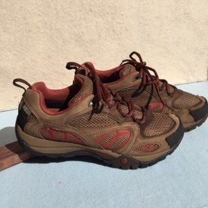 Merrell Women's Low cut, lace up hiking shoe